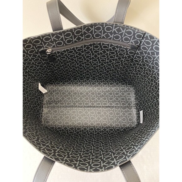 New Calvin Klein X-Large Reversible Tote in Signature Black with Snap Pouch - Picture 5 of 9